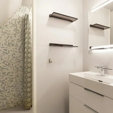 And Spacious For 6 Apartman